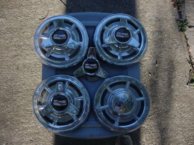 1959-1960 Hub Caps with 3 bar knockoffs